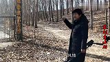 小伙树林找到废弃人民公社，院子里有个凹井，里面有啥？不敢靠近