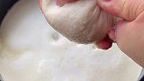 视频最后有食谱大家记得去看，原来自己在家做豆腐花如此简单。￼￼￼美食趣胃计划