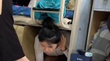 重庆：小姐姐寝室里玩捉迷藏，被室友熏出表情包