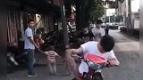 小哥：你特么变身的时候能不能先念一段咒语，你想我死吗？