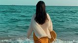 看海看久了想见人 见人见多了想看海