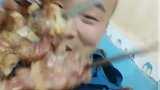 新疆羊肉串大，好吃！