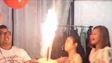 小伙过生日，朋友送上气球和蛋糕，可最后差点把他们给送走