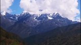没有标题。对面的大雪山，美透了。