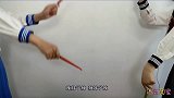 辣妹子比拼，妹子吃辣条硬撑嘴变红，哪知对手使诈吃超大辣椒软糖