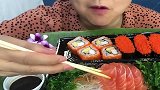 微笑姐的妈妈吃寿司+生鱼片