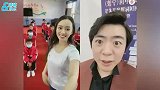 好有爱！吉娜产后罕见露面做公益，郎朗连麦捐赠钢琴教室