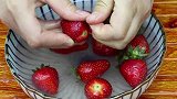 草莓别直接吃了，教你独特做法，加2个鸡蛋，孩子第一次没吃够