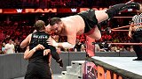WWE-17年-RAW第1281期：单打赛 安布罗斯VS萨摩亚乔-单场