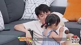 王祖蓝女儿有多可爱模仿郑恺哈啤酒，围着邹市明喊叔叔