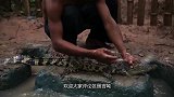 买不起房怎么办_小伙亲自建造地下“竹屋”，躺进去巴适的很!