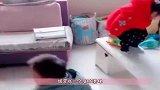 两萌娃发掘电视柜的新功能，接下来的一幕，让宝妈血压都要爆发