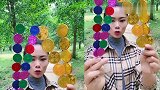 美女直播吃金币巧克力，各种大小随便选，是我向往的生活