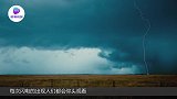 两男子为观看雷电，使用103万fps镜头拍摄，场面震撼