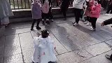 一岁萌娃穿汉服游台儿庄！被围观拍照打卡