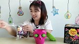 美食拆箱吃“骷髅头棒棒糖”趣味造型里装美味糖果乐趣多