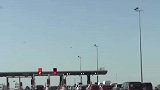 为什么收费站要使用水泥路？