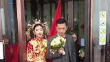 两家条件悬殊太大，双方父母不同意，男的8年不娶女的8年不嫁！