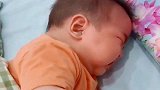 5个月宝宝翻身把自己气这样，你是第一个！