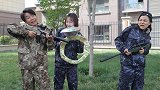 绝地求生真人版，妹子被敌人用巨型钻戒收买，帮着敌人打队友！