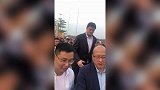 【PP体育在现场】姚主席抵达现场！球迷蜂拥而至求合影