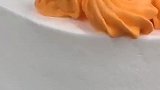 菠萝与奶油滴完美结合