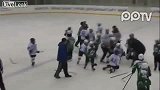 实拍哈萨克斯坦9岁小孩冰球赛群殴