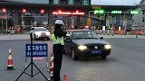 交警提醒：在车上发现这些标记，别犹豫赶紧离开，需要报警
