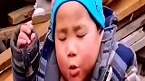 一个水果吃出人生百态，这表情宝贝今后绝对是个好演员