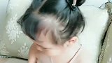 大姨送给熙宝一套套娃，熙宝一层一层打开，最后生气了这么说笑喷