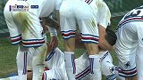 两人围剿拉不住 夸神倒地起脚撞破城门