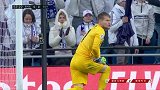 塞维左路防守再出空挡 魔笛禁区得球怒射遭封堵