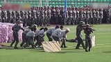 大学军训上演反恐训练 学生化身特战队员成功解救人质