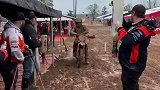 你见过满身是泥土的越野摩托车车手吗？