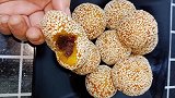 厨师长教你做南瓜糯米丸，外酥里软，香甜可口，孩子点名吃