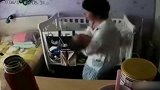 沙雕阿三骑上了自己的发明，结果一秒钟就撞了人