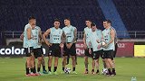 阿根廷训练日记：雨中备战世预赛 梅西领衔赛前最后一练