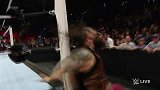 WWE-15年-RAW第1153期：挂王偷袭怀亚特 超人拳将其击溃-花絮