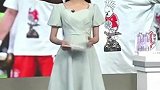 天足美女主持雪儿身穿连衣裙播报拜仁提前夺冠