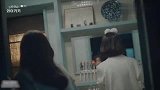 美女学男的刮胡子，不料胡子疯长，半天不刮堪比山贼，这段笑死了