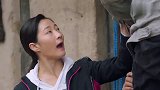 恶霸欺负大娘，正好儿子当兵回来，这下有好戏看了！