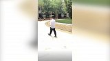 帕托吃饭带帅哥？ 权健神锋小区散步太有型