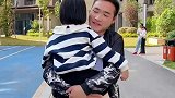 小姨子比老婆小18岁，从小就喜欢让我抱