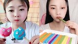美女直播吃怪异棒棒糖、巧克力，看着就过瘾，我向往的生活