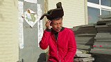 二货第一次打劫，不想遇见美女是散打冠军，这下惨了