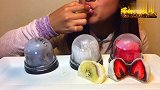 外国HOPE妹子吃水果大福，草莓巧克力味更棒哟