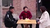 小雪让弟弟买二手车，妈妈却让小雪拿2万块钱，小雪该出这个钱吗