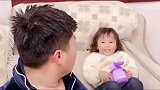 爸爸不起床吃饭，女儿一个坑爹式动作爸爸立成起床了