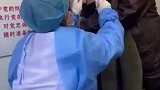 原来不管多大年纪，都害怕打针！