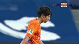 第69分钟山东鲁能泰山球员金敬道黄牌